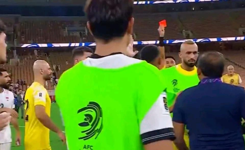 泽斯哭了, 在安保人员 泽斯哭了, 在安保人员